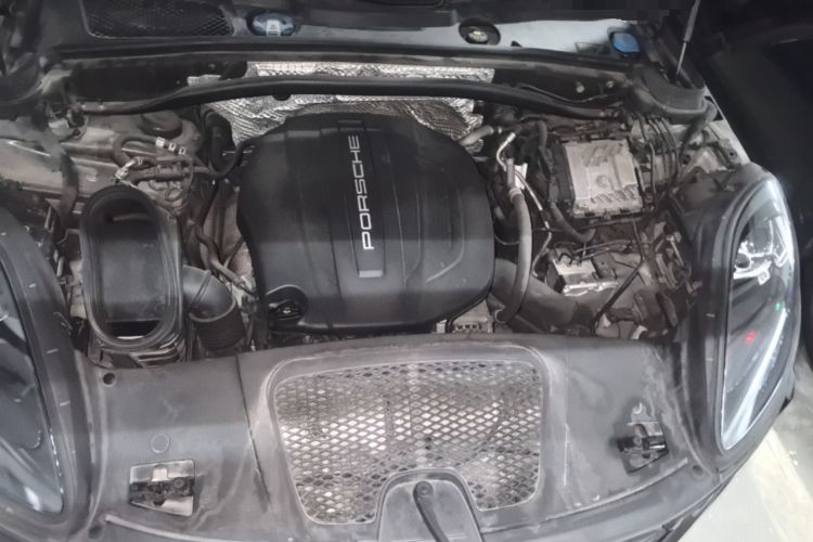 Used Porsche Macan 2018 Macan 2.0T Engine Bay