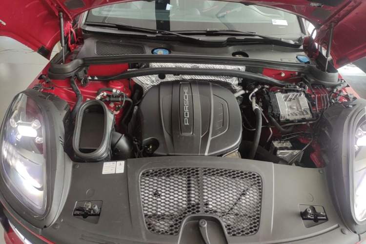 Used Porsche Macan 2018 Macan 2.0T Engine Bay