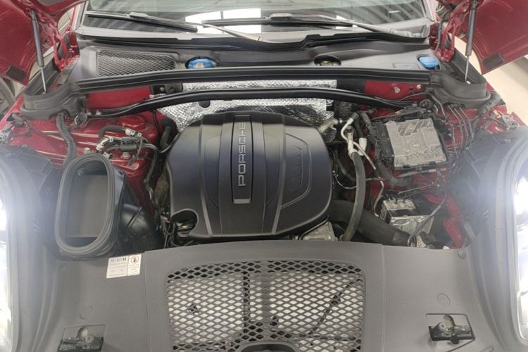 Used Porsche Macan 2018 Macan 2.0T Engine Bay