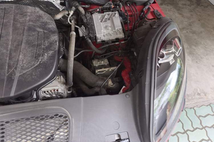 Used Porsche Macan 2018 Macan 2.0T Engine Bay Left