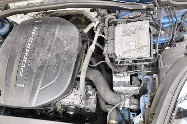 Used Porsche Macan 2018 Macan 2.0T Engine Bay Left