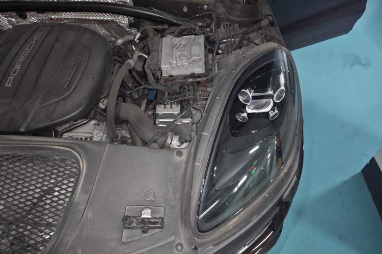 Used Porsche Macan 2018 Macan 2.0T Engine Bay Left