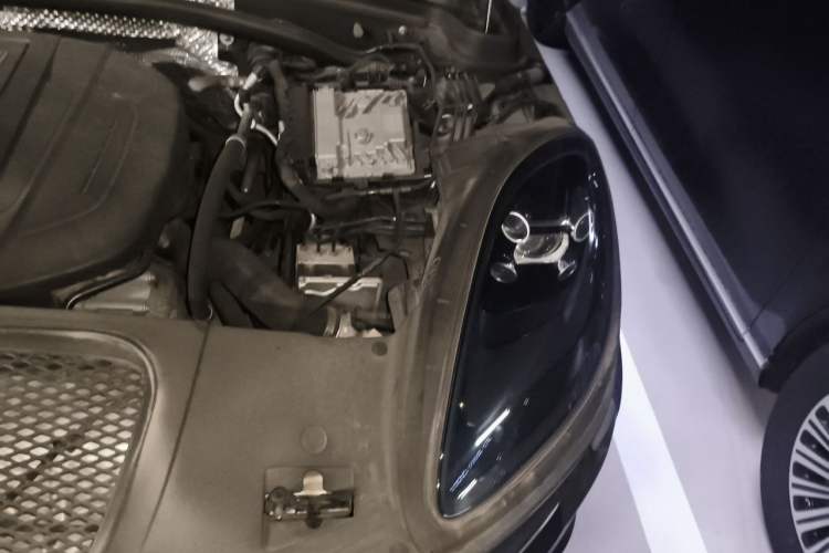 Used Porsche Macan 2018 Macan 2.0T Engine Bay Left