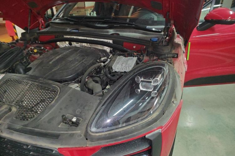 Used Porsche Macan 2018 Macan 2.0T Engine Bay Left