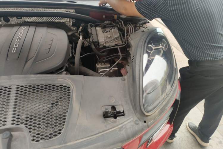 Used Porsche Macan 2018 Macan 2.0T Engine Bay Left