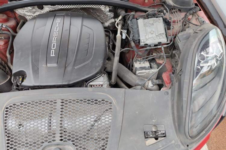 Used Porsche Macan 2018 Macan 2.0T Engine Bay Left