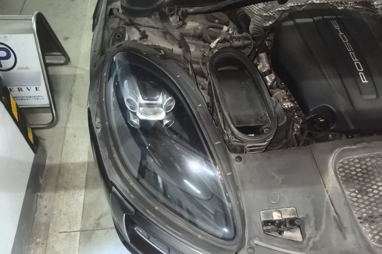 Used Porsche Macan 2018 Macan 2.0T Engine Bay Right