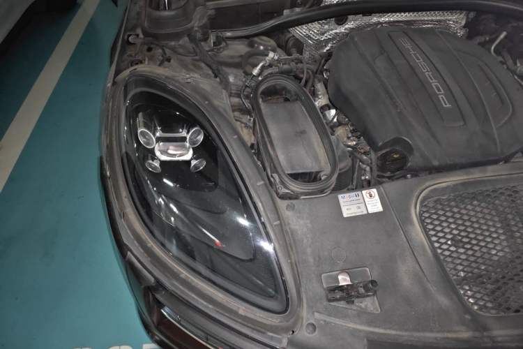 Used Porsche Macan 2018 Macan 2.0T Engine Bay Right