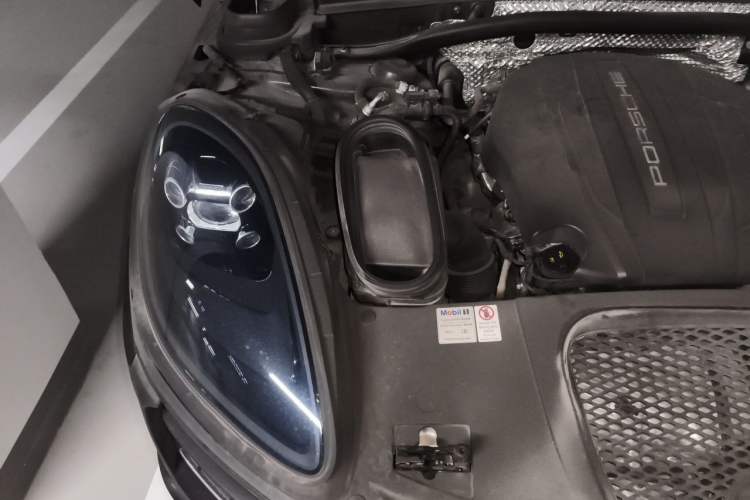 Used Porsche Macan 2018 Macan 2.0T Engine Bay Right
