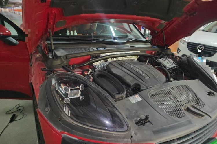 Used Porsche Macan 2018 Macan 2.0T Engine Bay Right