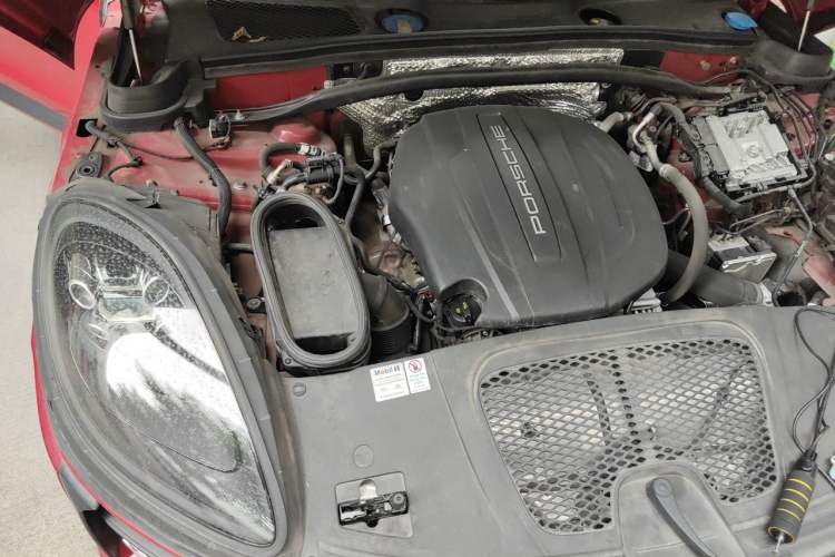 Used Porsche Macan 2018 Macan 2.0T Engine Bay Right