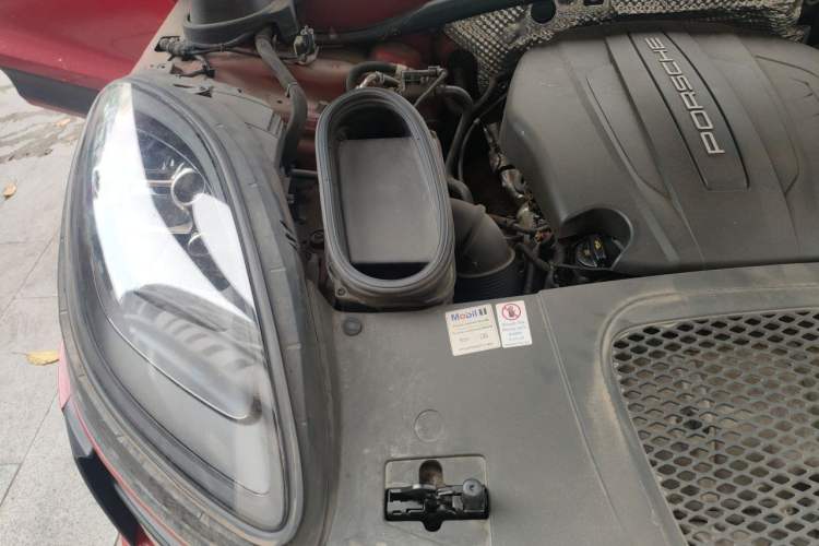 Used Porsche Macan 2018 Macan 2.0T Engine Bay Right