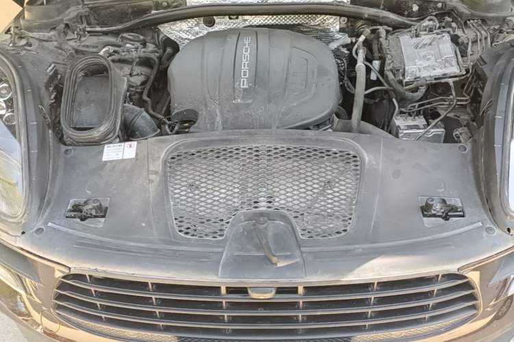 Used Porsche Macan 2018 Macan 2.0T Engine Bay