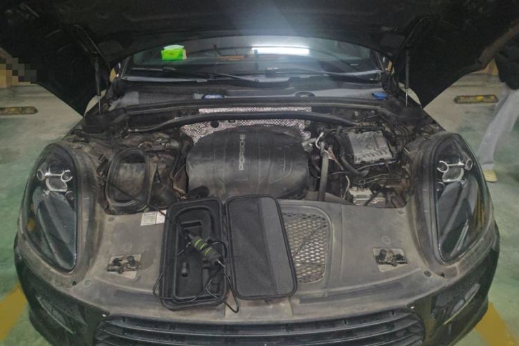 Used Porsche Macan 2018 Macan 2.0T Engine Bay