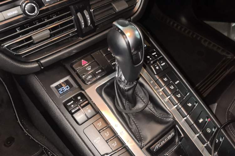 Used Porsche Macan 2018 Macan 2.0T Gear Lever