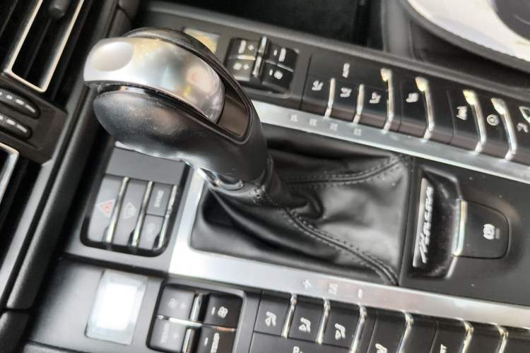 Used Porsche Macan 2018 Macan 2.0T Gear Lever