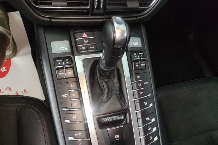 Used Porsche Macan 2018 Macan 2.0T Gear Lever