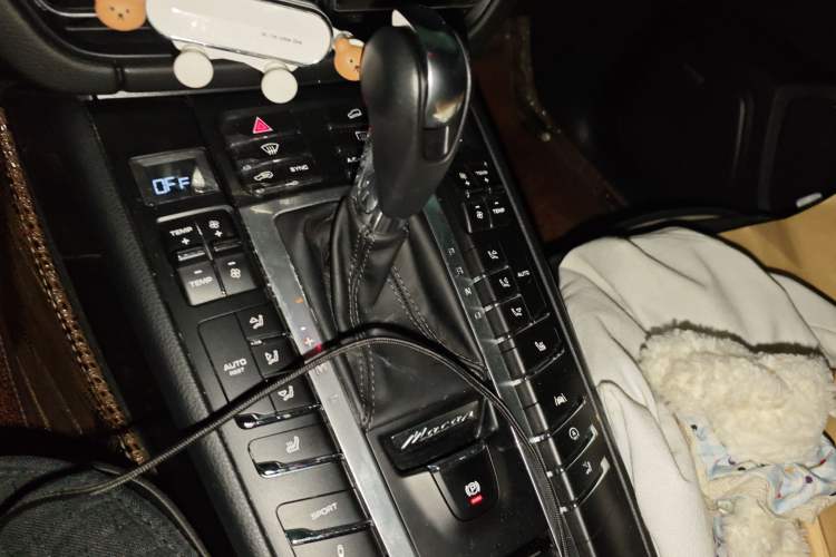 Used Porsche Macan 2018 Macan 2.0T Gear Lever