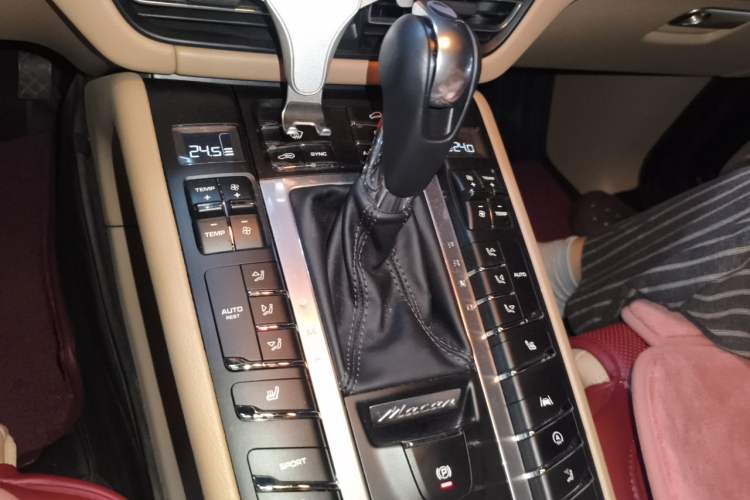 Used Porsche Macan 2018 Macan 2.0T Gear Lever