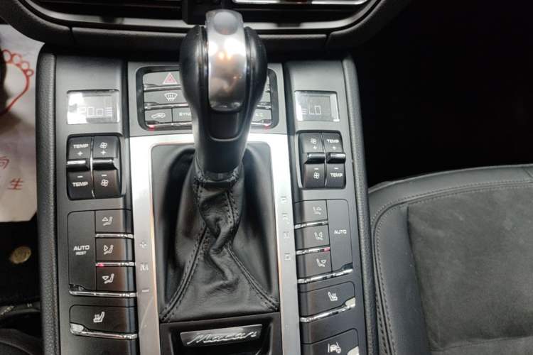 Used Porsche Macan 2018 Macan 2.0T Gear Lever