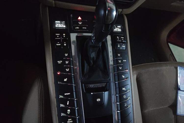 Used Porsche Macan 2018 Macan 2.0T Gear Lever
