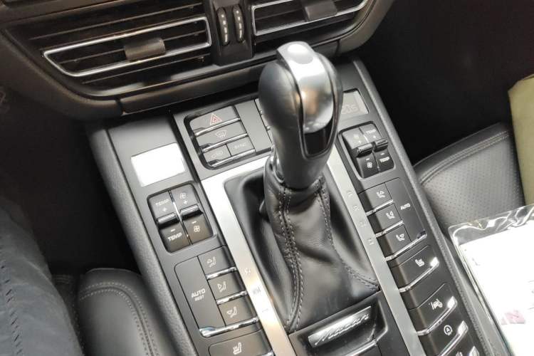 Used Porsche Macan 2018 Macan 2.0T Gear Lever