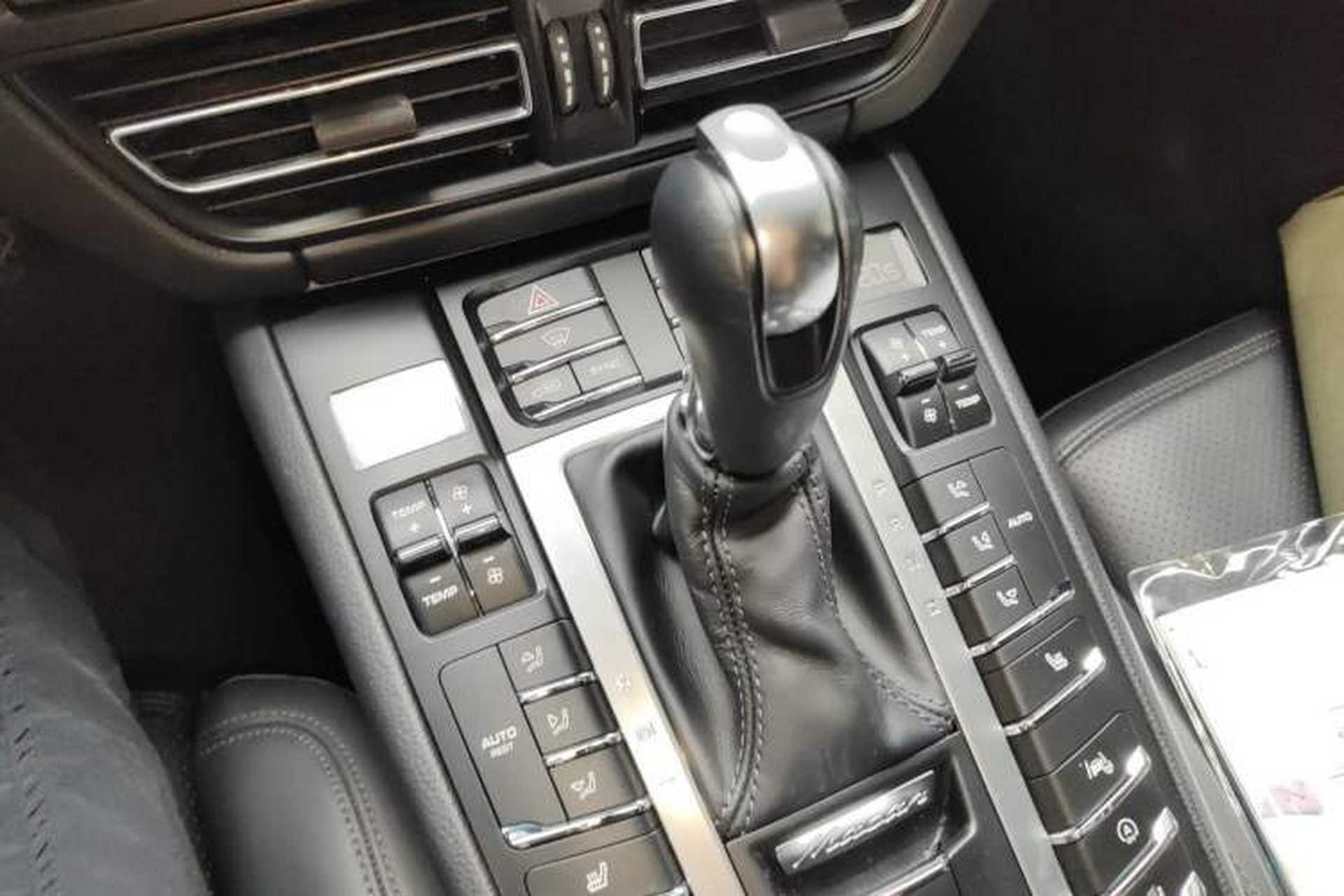 Used Porsche Macan 2018 Macan 2.0T Gear Lever