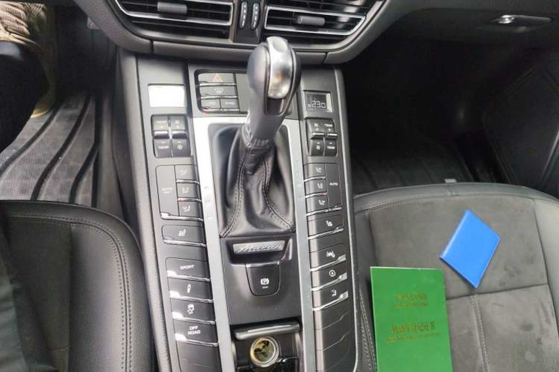 Used Porsche Macan 2018 Macan 2.0T Gear Lever