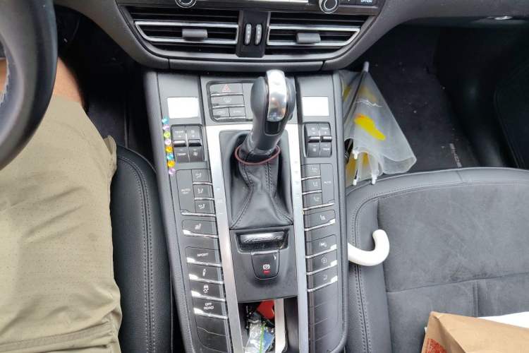 Used Porsche Macan 2018 Macan 2.0T Gear Lever