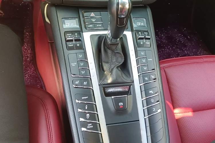 Used Porsche Macan 2018 Macan 2.0T Gear Lever