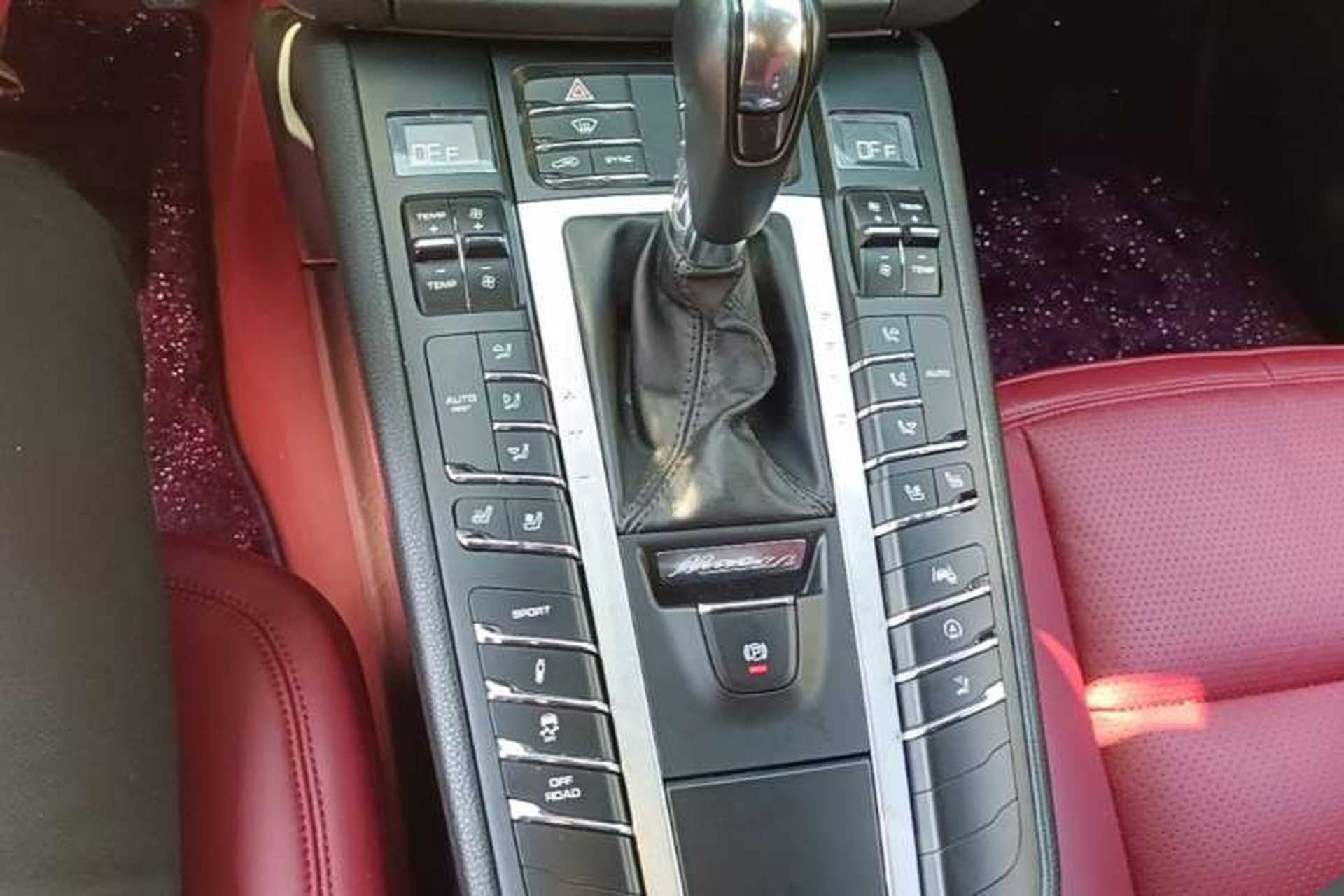 Used Porsche Macan 2018 Macan 2.0T Gear Lever