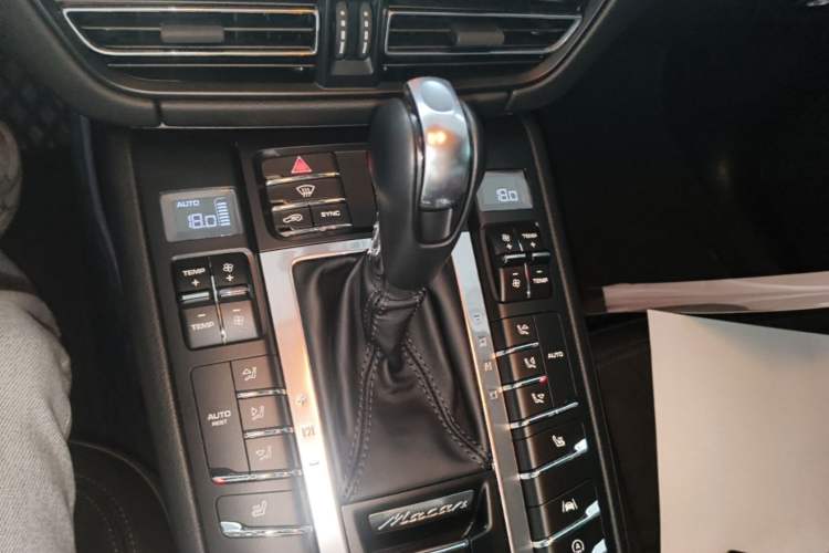 Used Porsche Macan 2018 Macan 2.0T Gear Lever