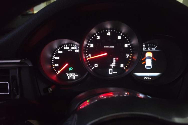 Used Porsche Macan 2018 Macan 2.0T Instrument Cluster