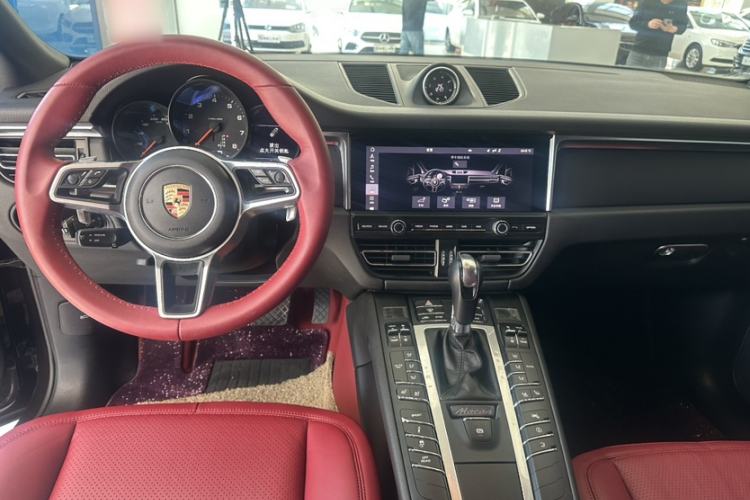 Used Porsche Macan 2018 Macan 2.0T Interior 1