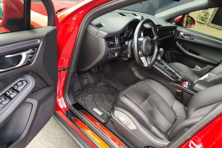 Used Porsche Macan 2018 Macan 2.0T Interior 3