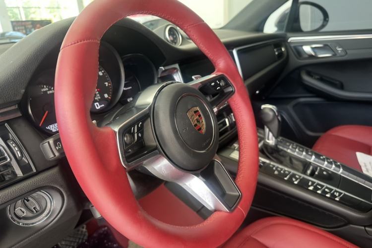 Used Porsche Macan 2018 Macan 2.0T Interior 4