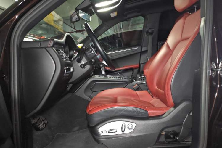 Used Porsche Macan 2018 Macan 2.0T Left Front Seat