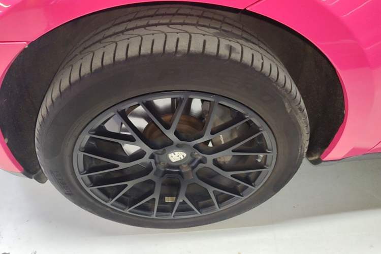 Used Porsche Macan 2018 Macan 2.0T Left Front Wheel Hub