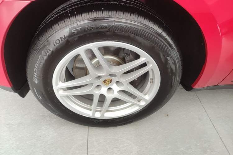Used Porsche Macan 2018 Macan 2.0T Left Front Wheel Hub