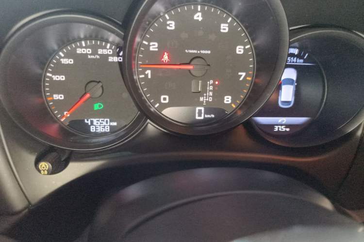 Used Porsche Macan 2018 Macan 2.0T Odometer Close Up