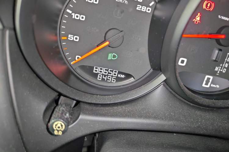 Used Porsche Macan 2018 Macan 2.0T Odometer Close Up