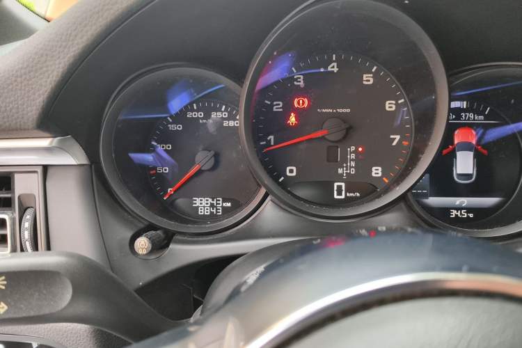 Used Porsche Macan 2018 Macan 2.0T Odometer Close Up