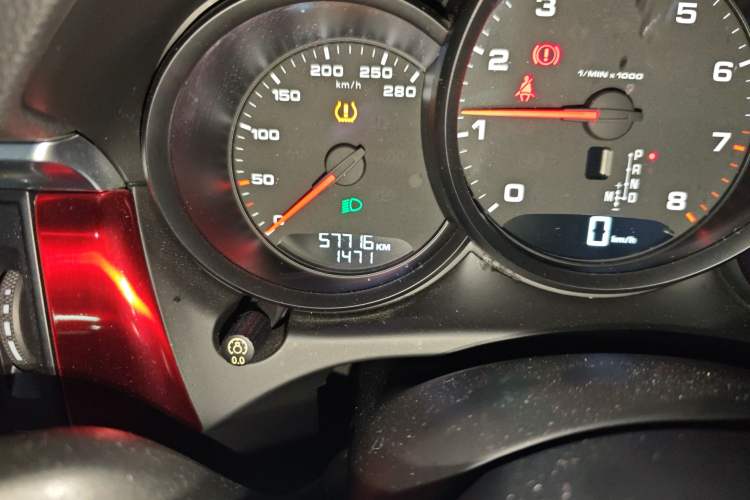 Used Porsche Macan 2018 Macan 2.0T Odometer Close Up