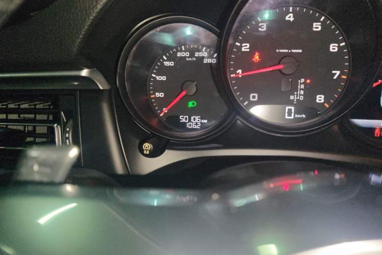 Used Porsche Macan 2018 Macan 2.0T Odometer Close Up