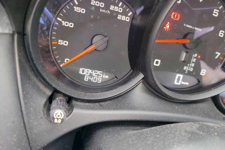 Used Porsche Macan 2018 Macan 2.0T Odometer Close Up