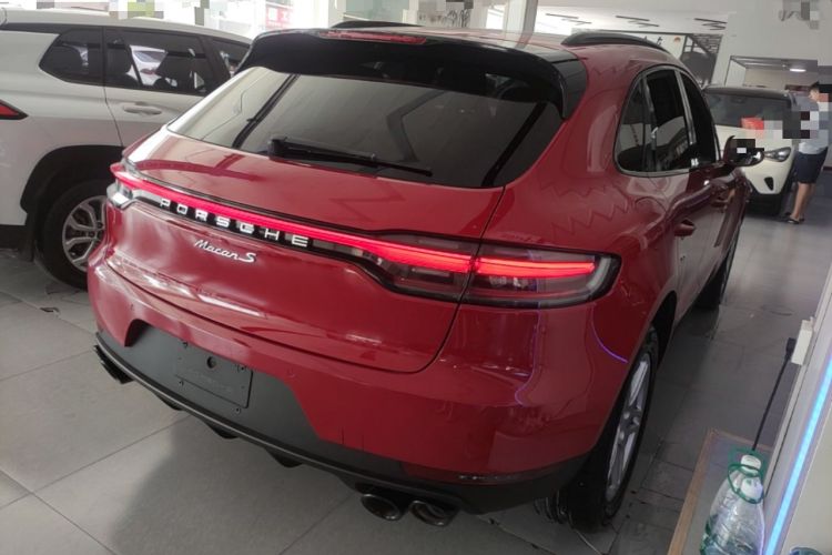 Used Porsche Macan 2018 Macan 2.0T Rear Right 45 Deg