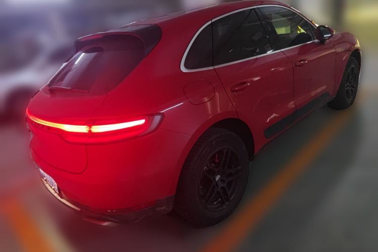 Used Porsche Macan 2018 Macan 2.0T Rear Right 45 Deg