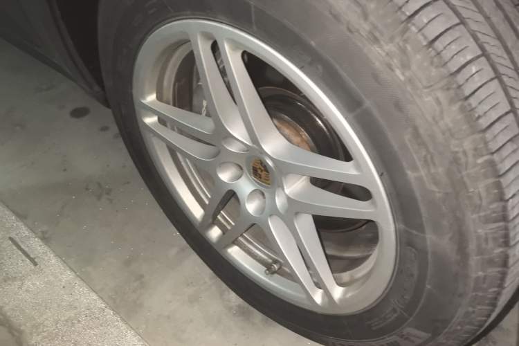 Used Porsche Macan 2018 Macan 2.0T Right Front Wheel Hub
