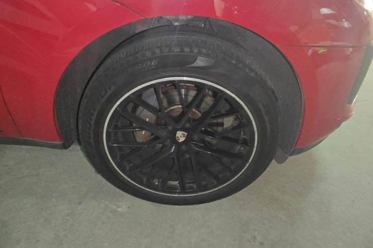 Used Porsche Macan 2018 Macan 2.0T Right Front Wheel Hub