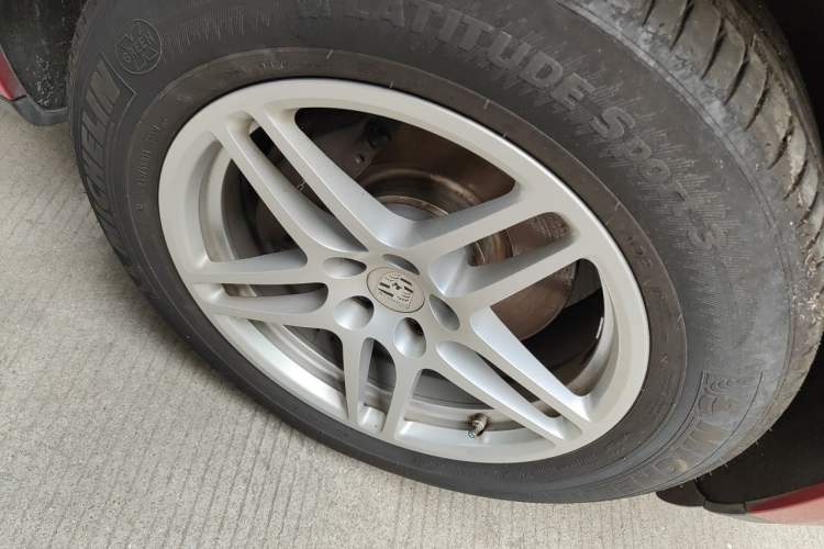 Used Porsche Macan 2018 Macan 2.0T Right Front Wheel Hub